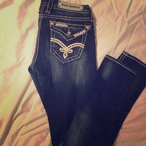 Rock revival size 28 skinny jeans fits like 27